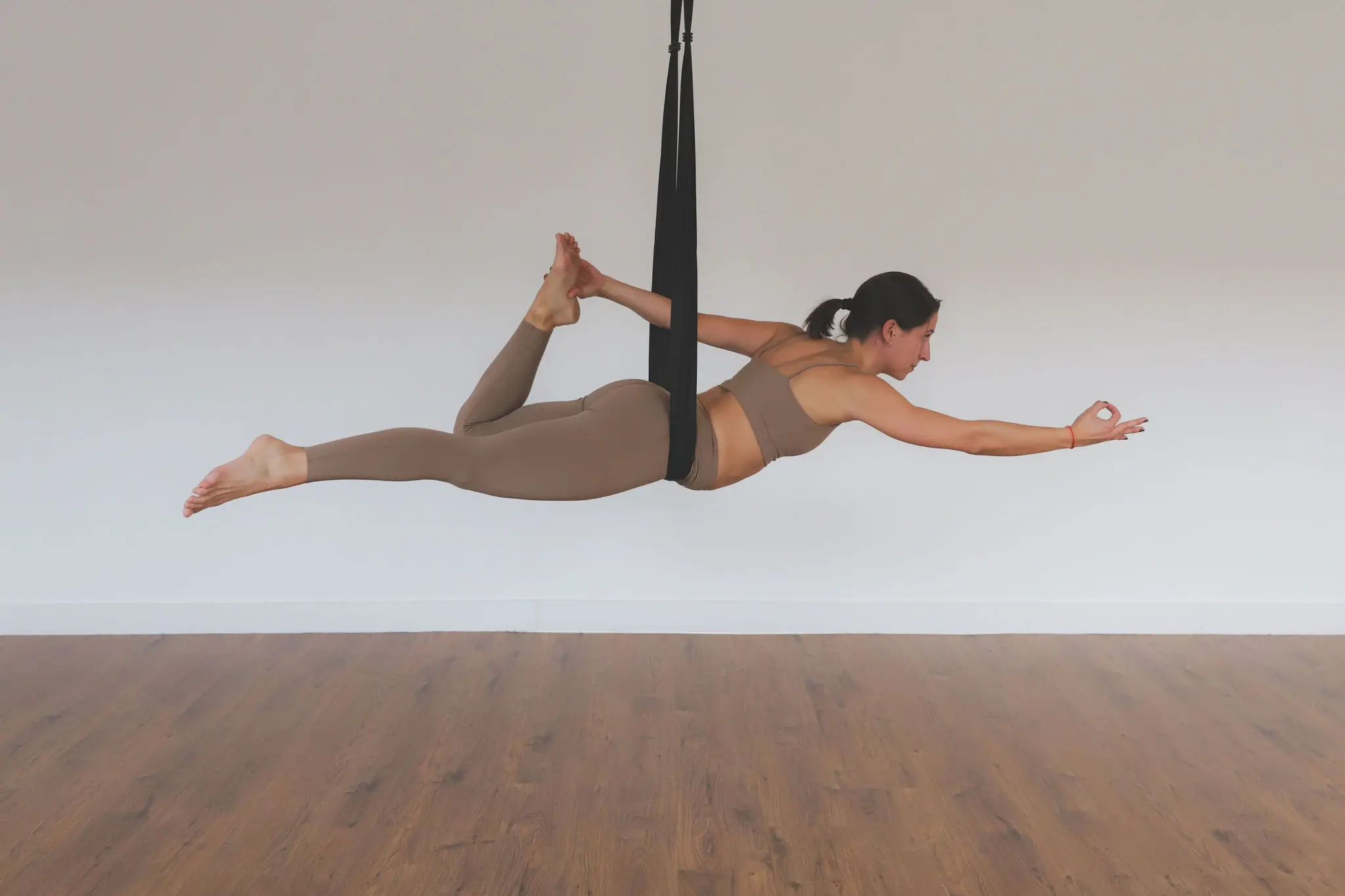 Clase de Yoga Aéreo en Conexión